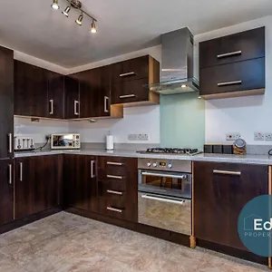 Centre, Sleeps 8, Free Parking Holiday home Southampton